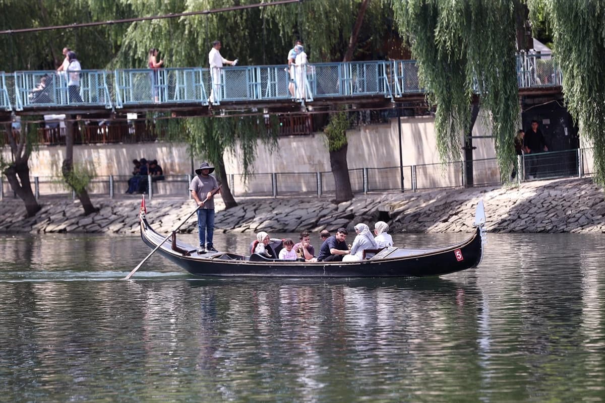 Kızılırmak'ta gondol sefası