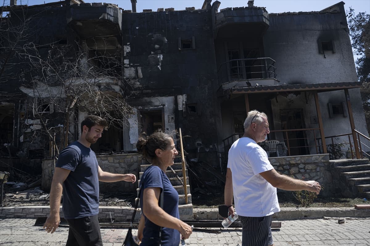 Çanakkale'deki orman yangınında alevler içinde kalan site