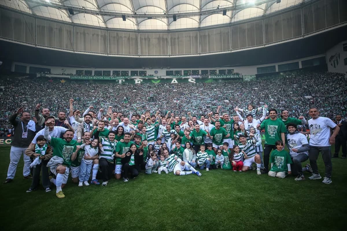 Profesyonel liglerin tamamında şampiyon olan ilk takım: Bursaspor