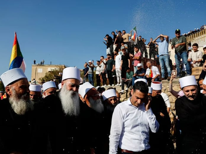 İsrail ayrılıkçı Dürzilere terör örgütü YPG üzerinden askeri yardım ulaştırdı
