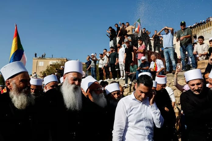 İsrail ayrılıkçı Dürzilere terör örgütü YPG üzerinden askeri yardım ulaştırdı