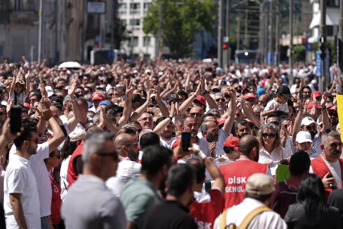 Cemil Tugay’dan grevci işçilere tehdit: İşten atarız