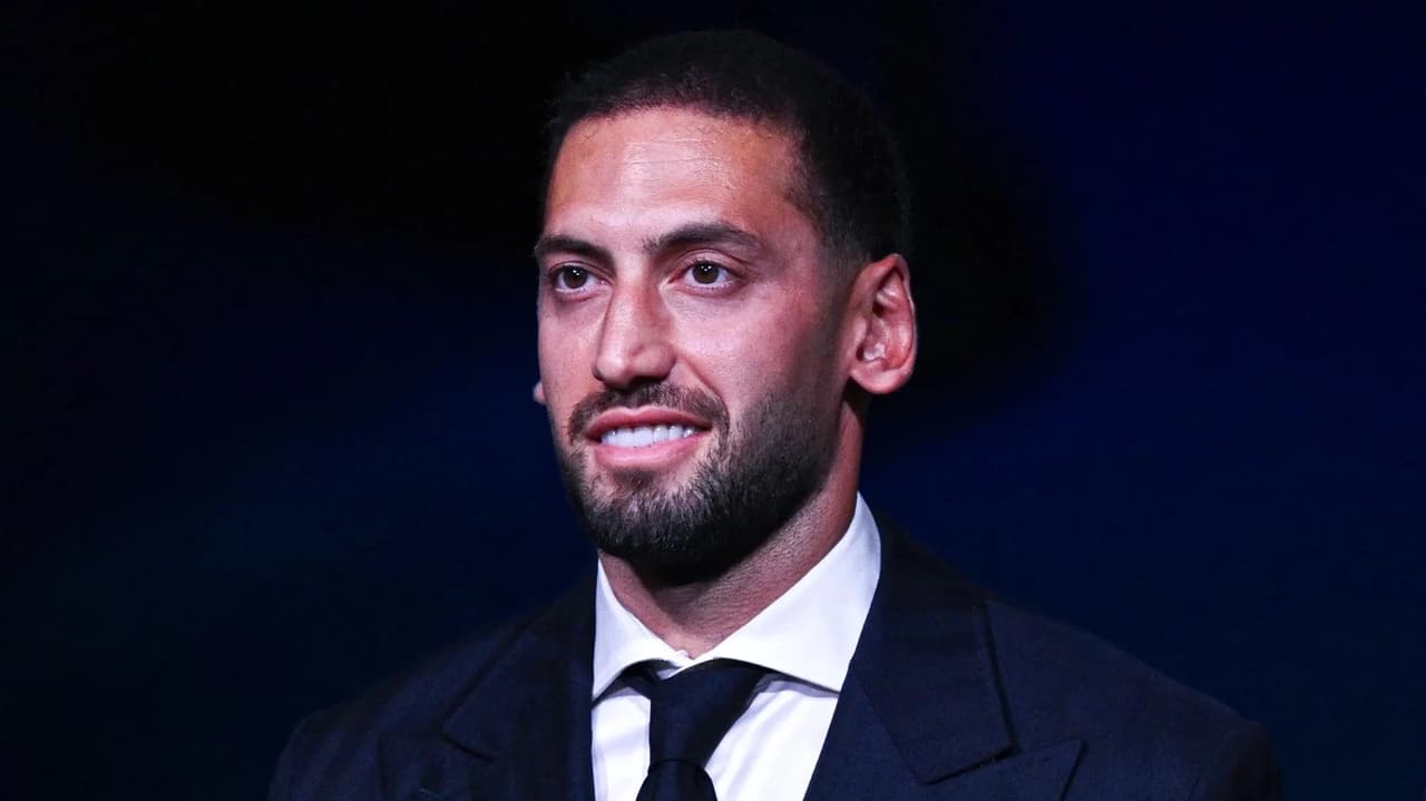 Hakan Çalhanoğlu Serie A'da yılın takımına seçildi