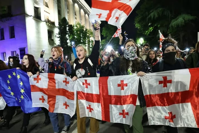 Gürcistan'da hükümet protestoculara nasıl yanıt verecek?