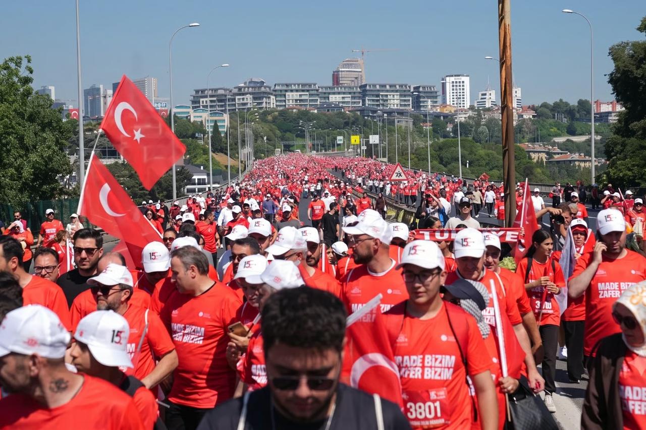 İrade Bizim, Zafer Bizim' yürüyüşüne binler akın etti 