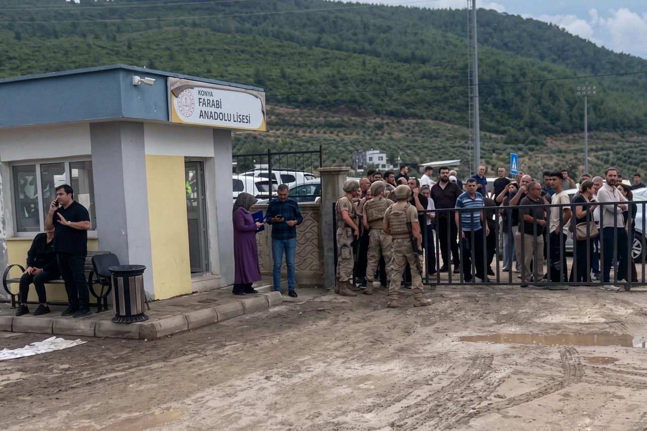 Osmaniye'de okulda öğretmene silahlı saldırı!