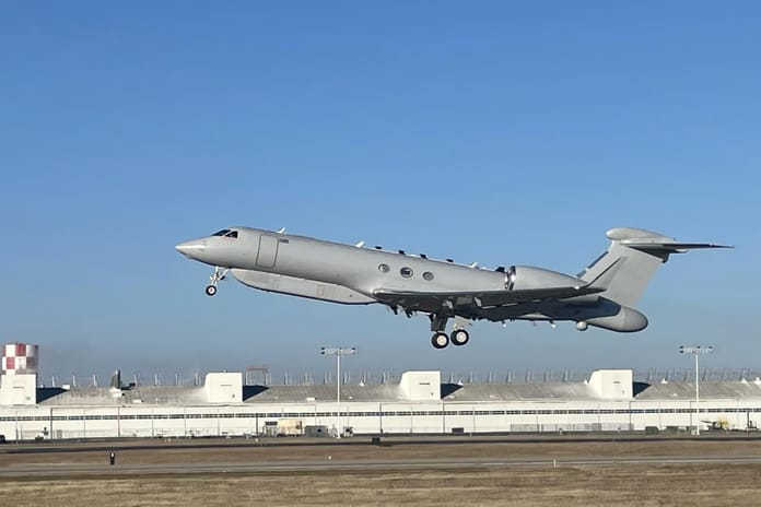 Avustralya ilk MC-55A Peregrine elektronik harp uçağını teslim aldı