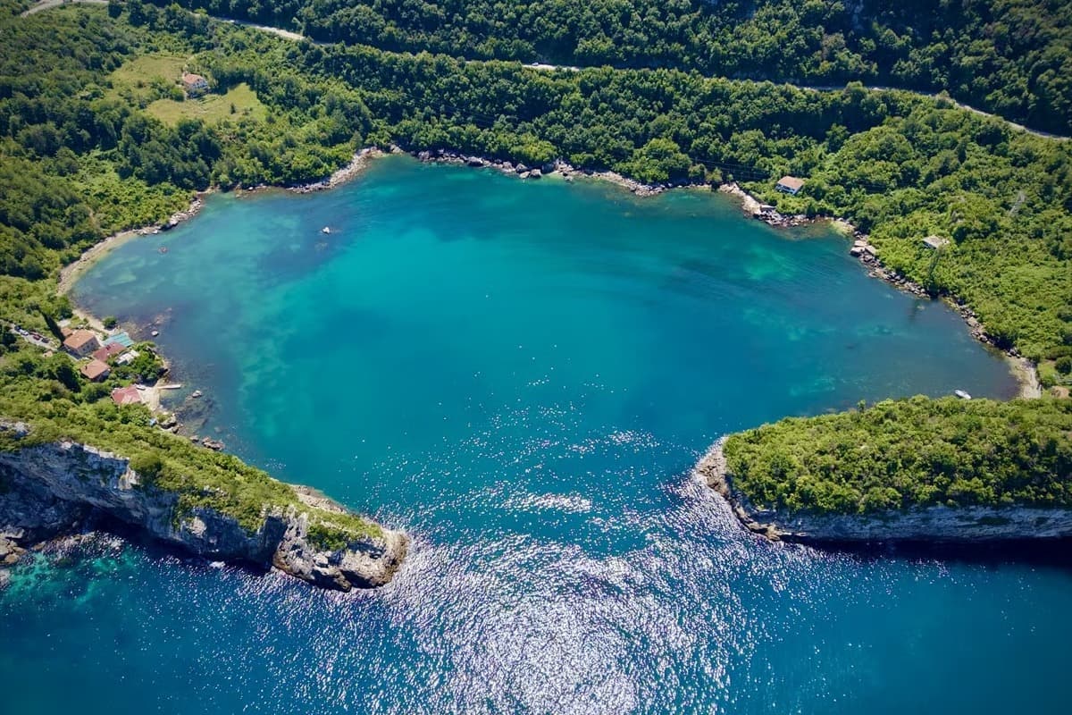 Maviyle yeşilin tek vücut olduğu yer: Gideros Koyu