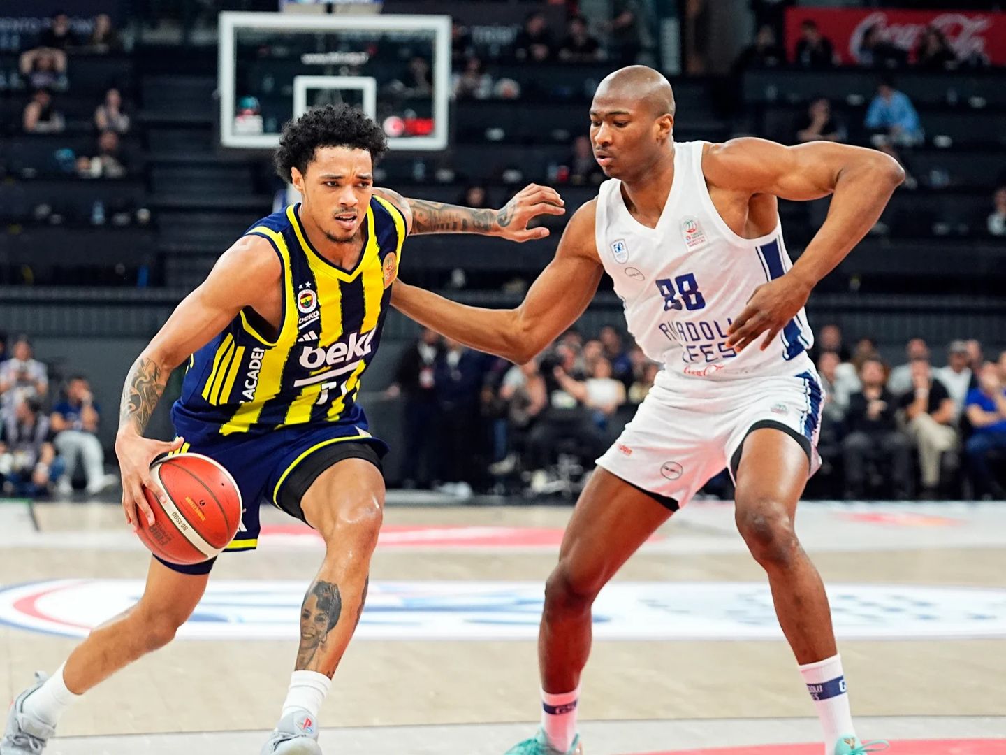 Basketbol Süper Ligi'nde yarı final heyecanı başlıyor: Normal sezon lideri Fenerbahçe Anadolu Efes karşısında