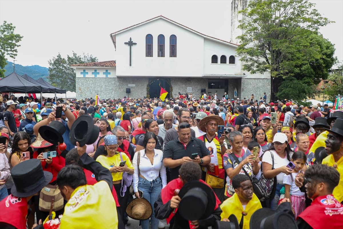 Venezuela'nın geleneksel festivalinden renkli görüntüler