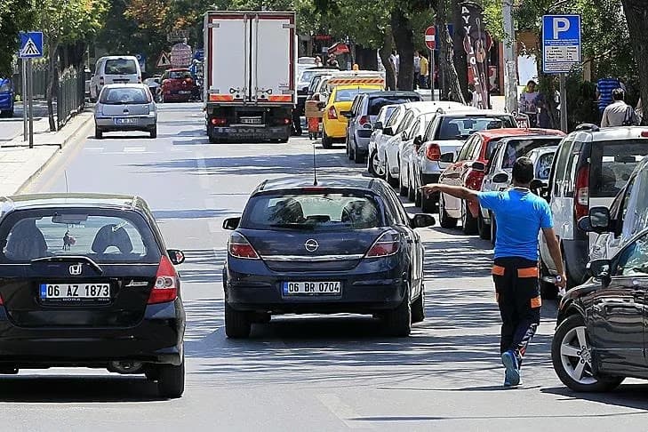 Ankara’da 'değnekçi' operasyonu! Korsan otoparkçılar yakalandı
