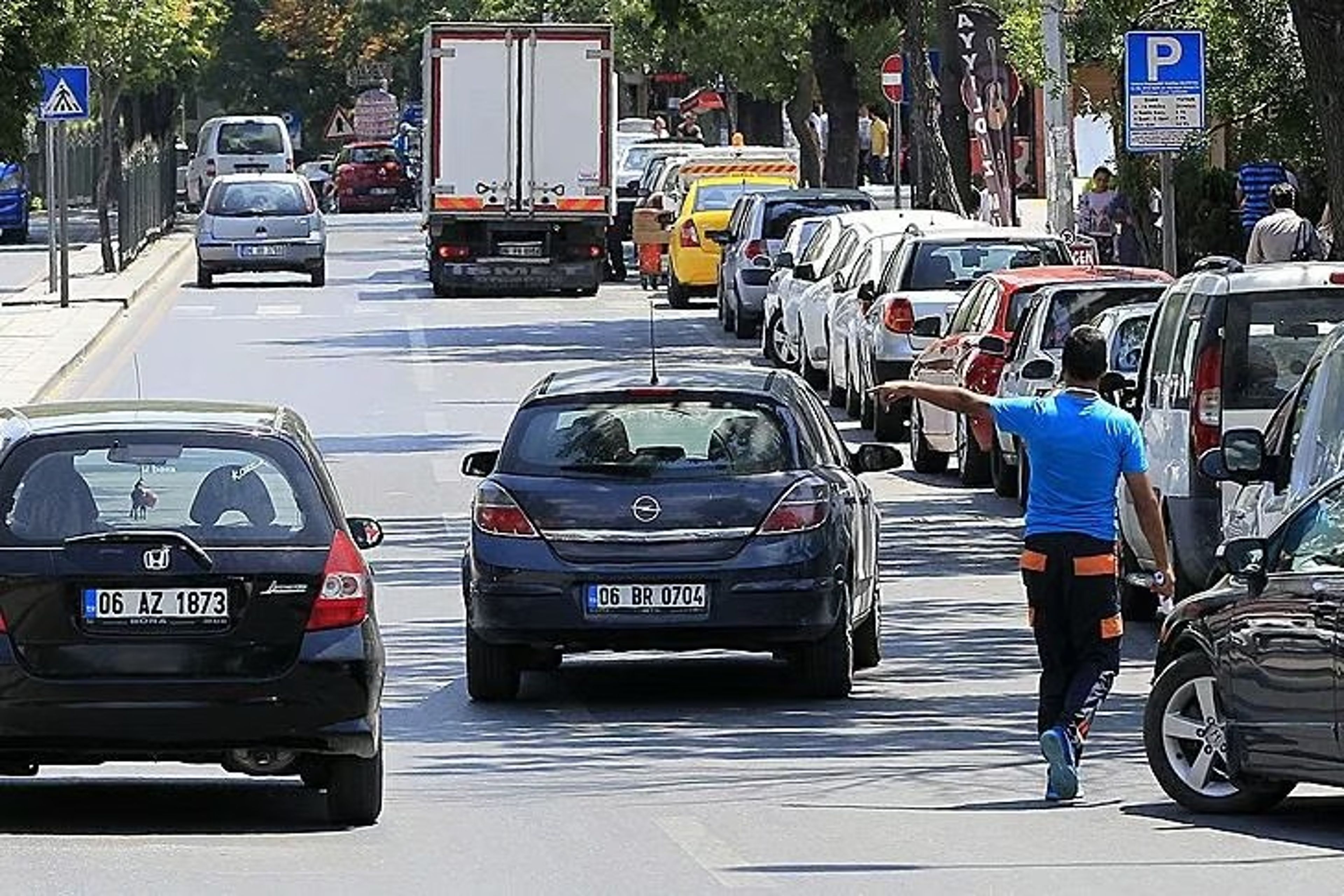 Ankara’da 'değnekçi' operasyonu! Korsan otoparkçılar yakalandı