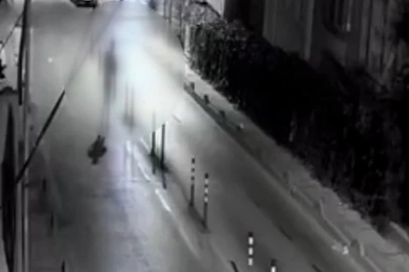 Bağcılar'da çıplak gezen şahıs yakalandı