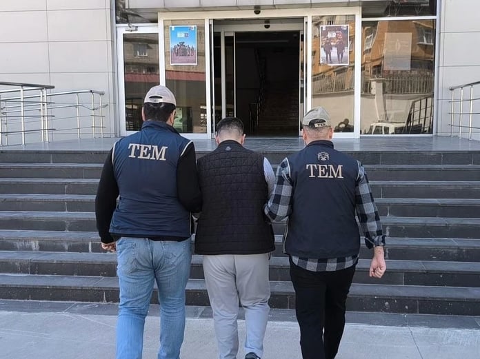 Kırmızı bültenle aranan 2 DEAŞ üyesi yakalandı