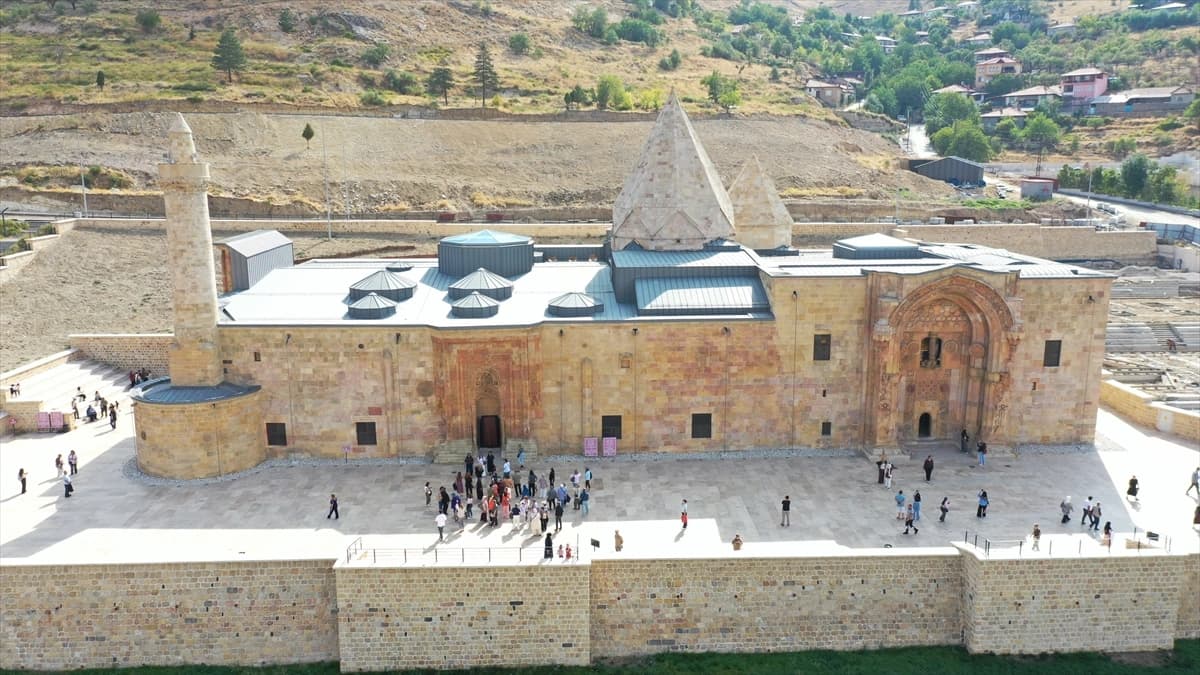 Divriği Ulu Camii ve Darüşşifasına ziyaretçi akını