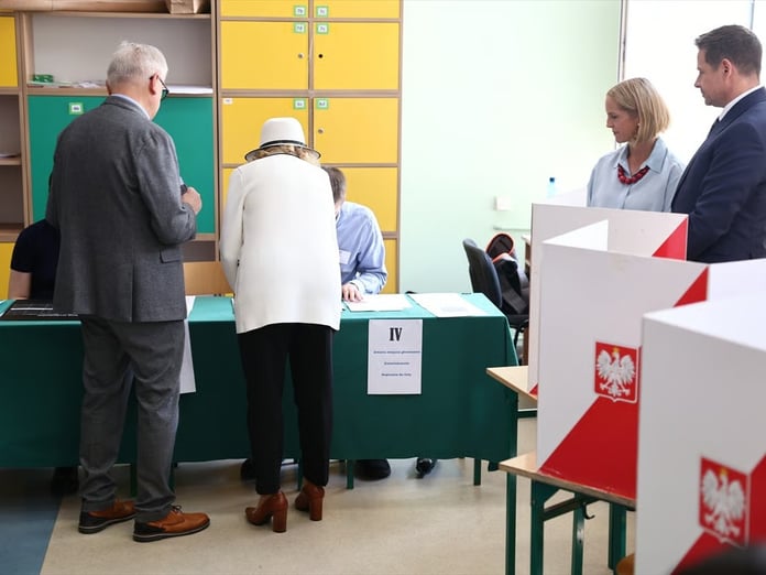 Polonya halkı Cumhurbaşkanı seçimi için sandık başında