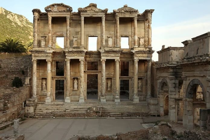 Tarihte Bugün: Efes Antik Kenti UNESCO Dünya Miras Listesi'ne alındı