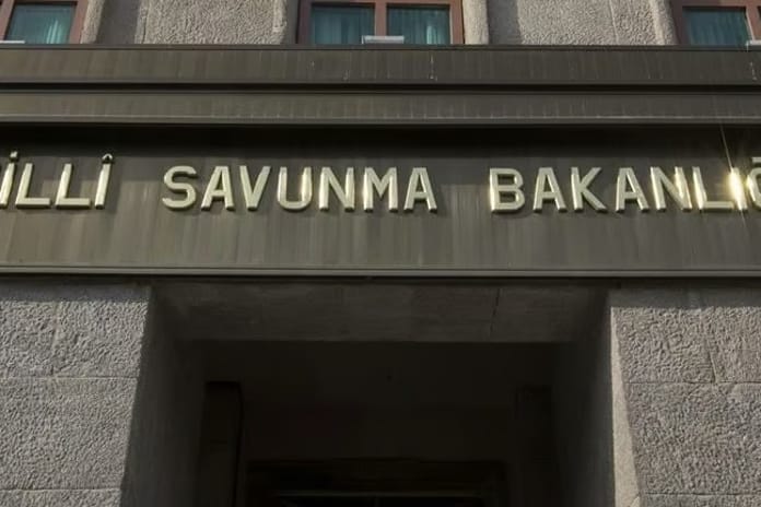 MSB'den Türk bayrağına yapılan saldırıyla ilgili açıklama: Organize bir provokasyon