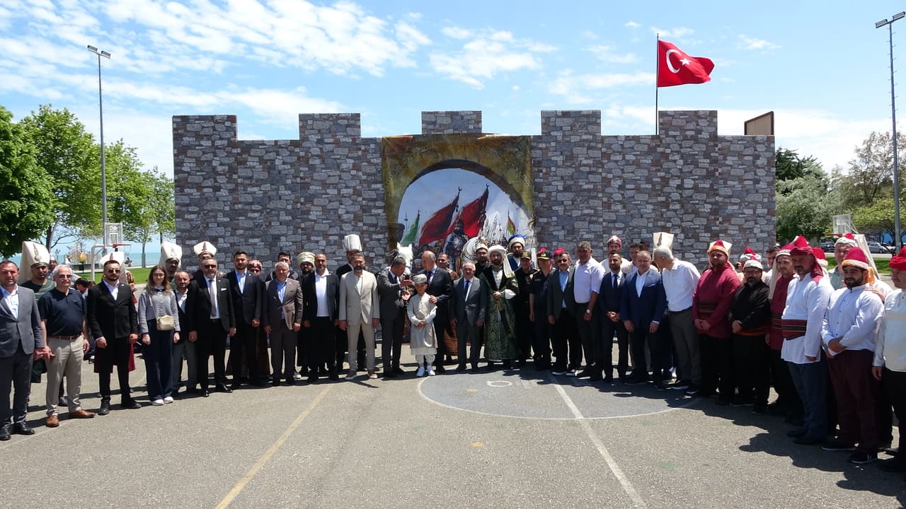 Ordu'da Fatih'in izinde: Gemi karadan yürütülerek fethin yıl dönümü canlandırıldı