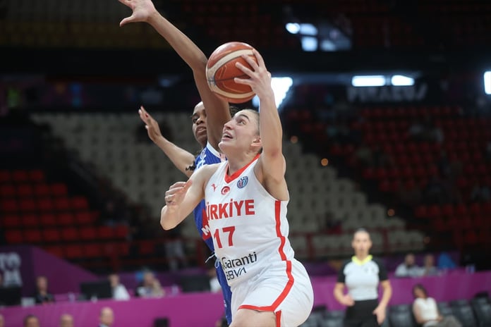 A Milli Kadın Basketbol Takımı, FIBA EuroBasket'te grup ikinciliği için ev sahibi Yunanistan'a karşı sahada