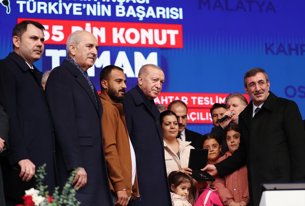 Afetzede aileler yeni yuvalarına kavuştu