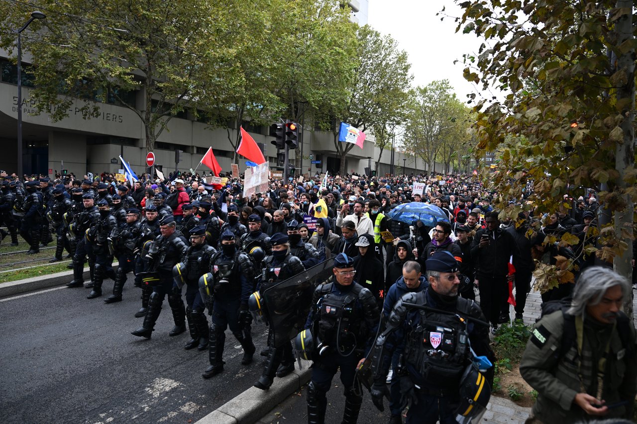 Paris’te devam eden protestolarda göstericiler Porte d'Italie yakınlarında toplandı