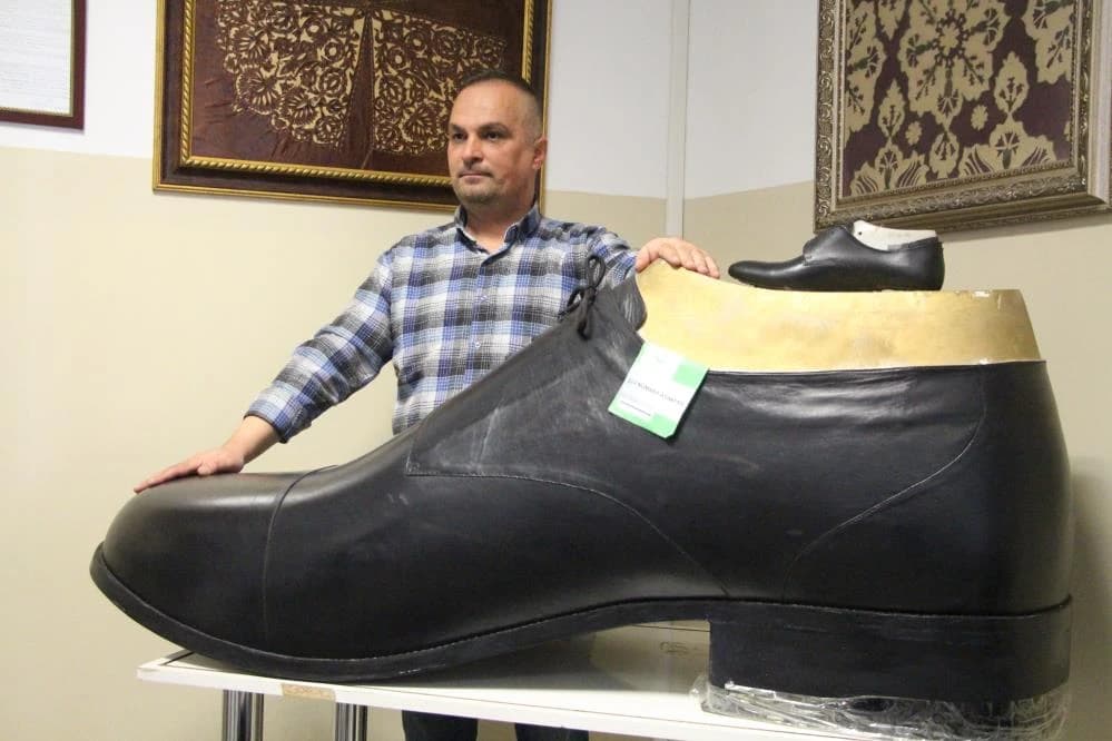 Gören şaşkına dönüyor! Bu ayakkabı tam 222 numara