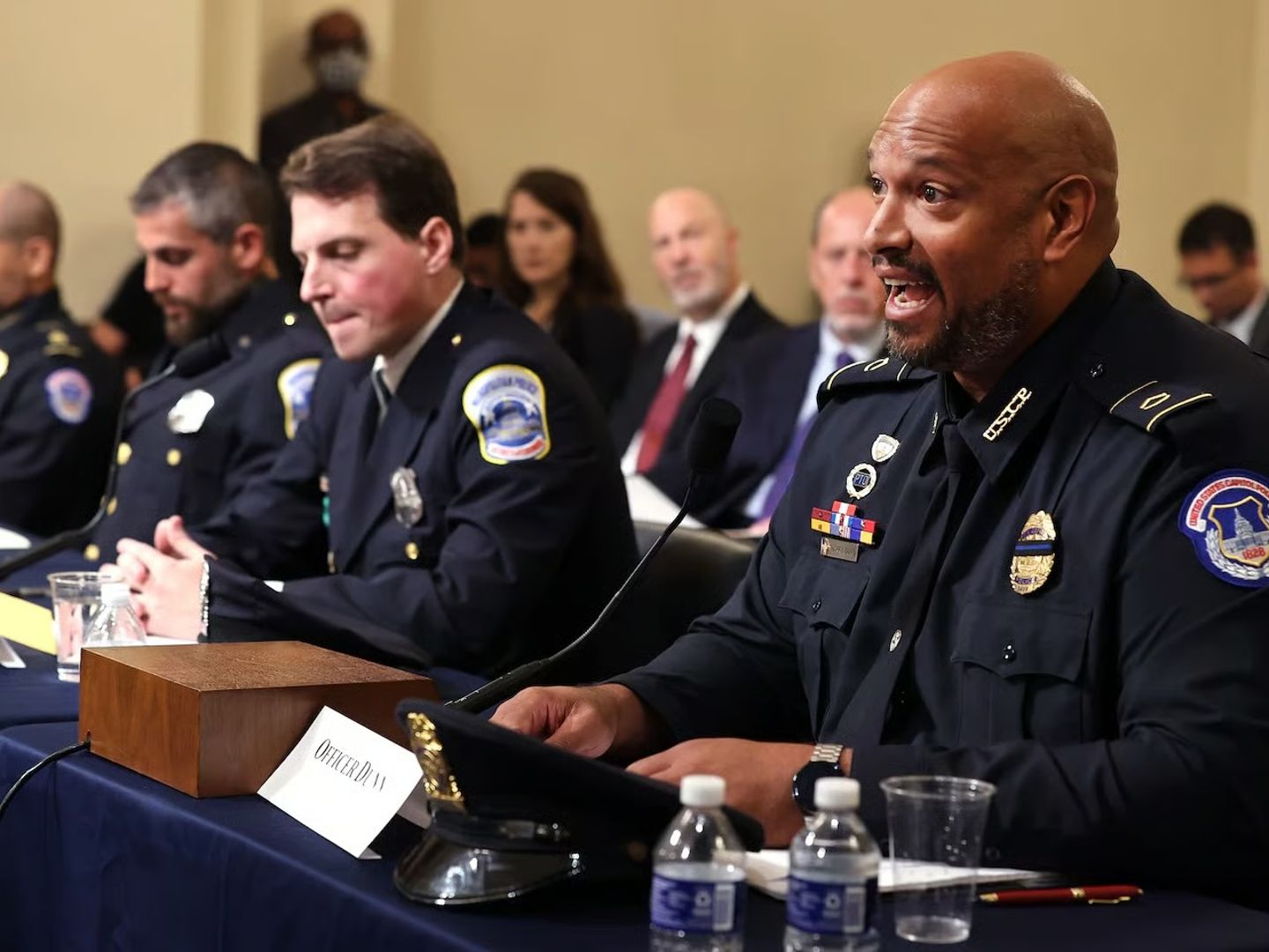 Polislerden Trump'ın 1,8 milyar dolarlık "tazminat" fonuna dava