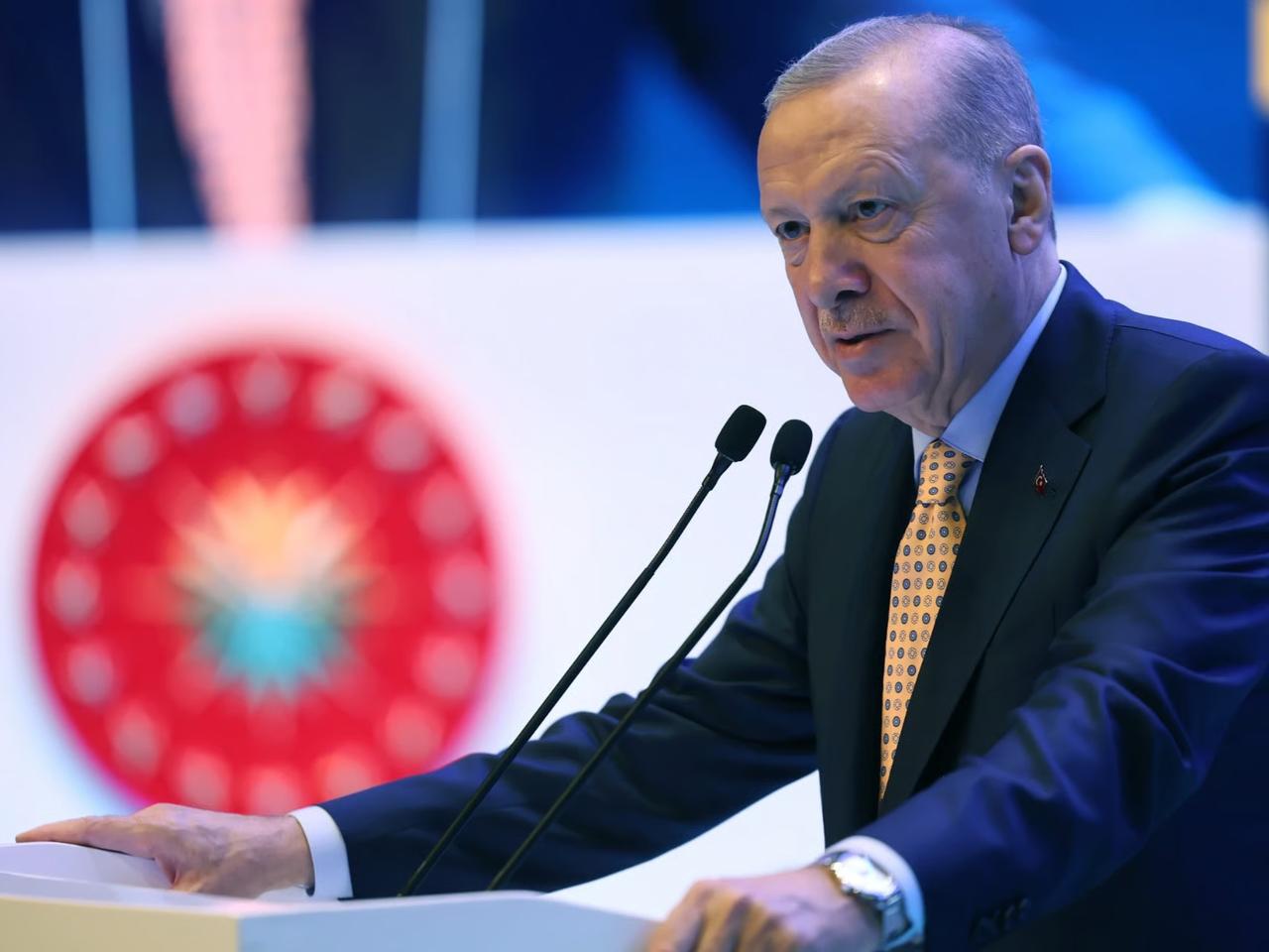 Erdoğan: Biz iş yapıyoruz onlar takoz koyuyor