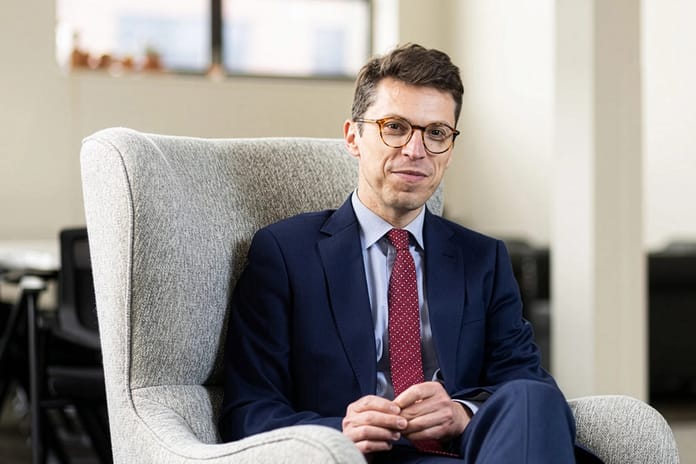 MIT’i sarsan cinayet: Ünlü profesör evinde silahla öldürüldü