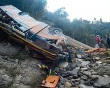 Nepal'de meydana gelen otobüs kazasında çok sayıda kişi öldü
