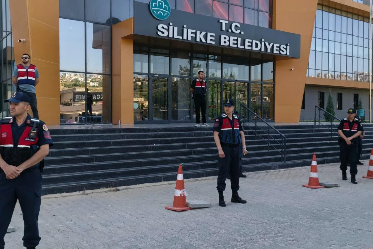 Mersin Silifke Belediyesi'ne operasyon: Belediye Başkanı gözaltına alındı