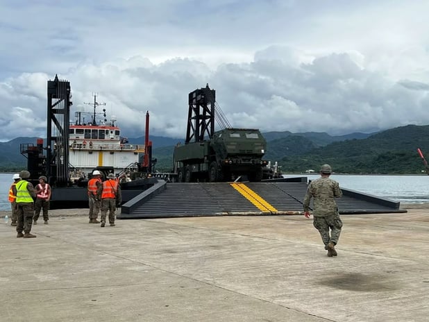 ABD, Güney Çin Denizi’nde HIMARS hızlı konuşlandırma yeteneğini gösterdi
