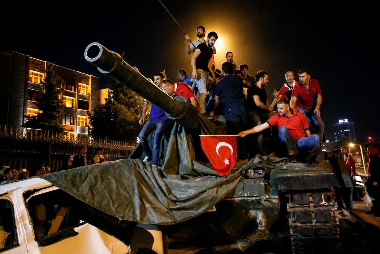 Milletin zaferi, FETÖ’cü hainlerin hezimeti!