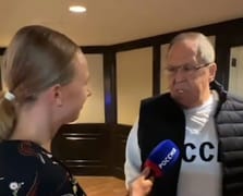 Sergey Lavrov “CCCP” yazılı kıyafetiyle Alaska’ya geldi