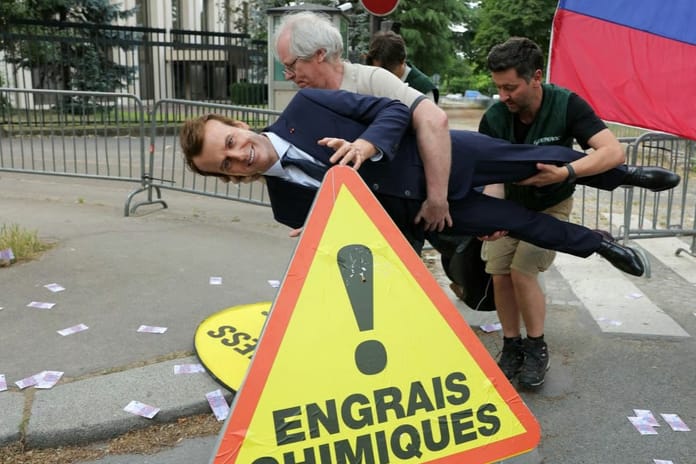 Macron'un bal mumu heykeli çalındı