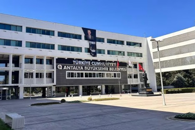 Antalya Büyükşehir Belediyesi'ne operasyon