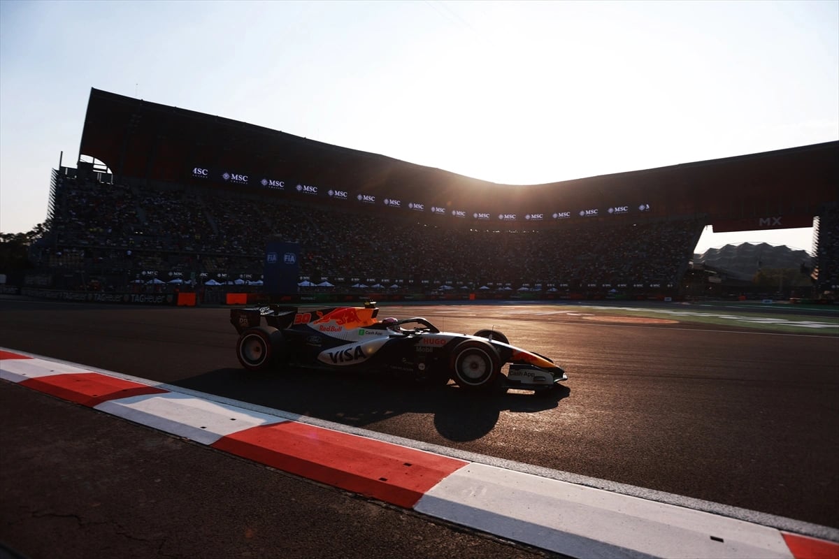 F1 Meksika GP'sinde antrenman zamanı 