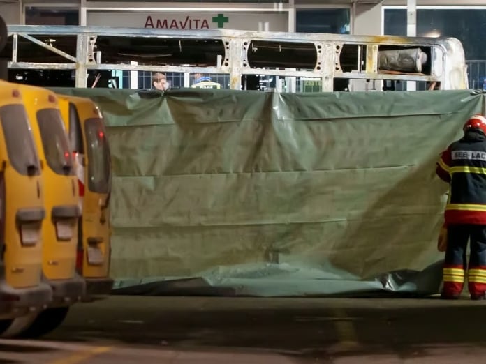 Posta otobüsünde yangın: 6 ölü, 5 yaralı