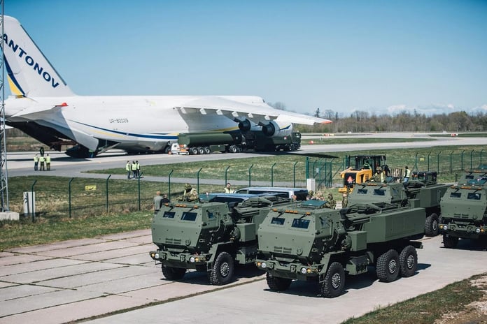 Estonya ilk HIMARS roketatar sistemlerini teslim aldı