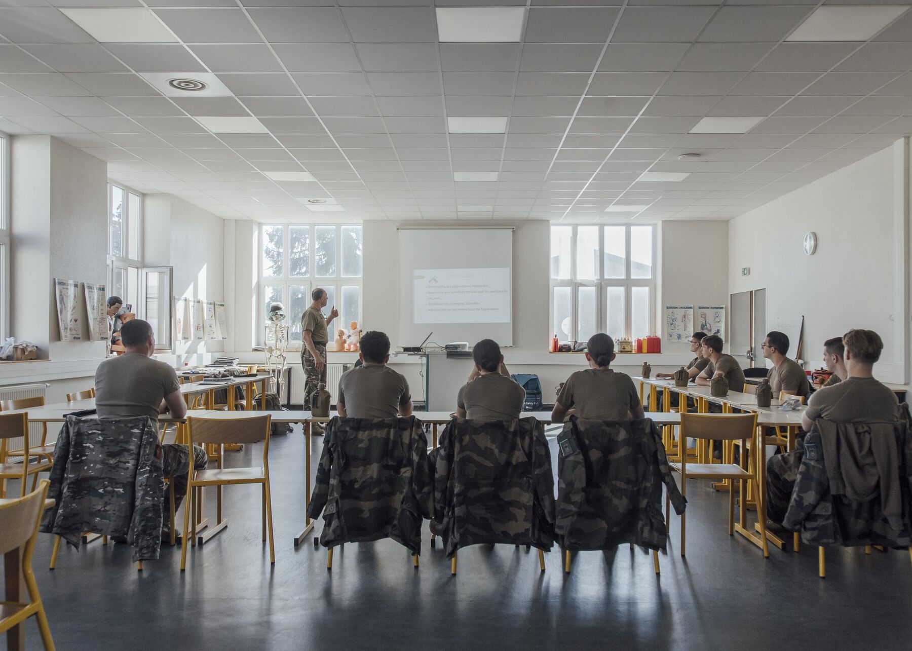 First aid training at the base of the 19th Army Engineer Regiment. 