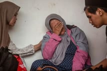 Endonezya'da yıkılan okulda arama kurtarma çalışmaları devam ediyor