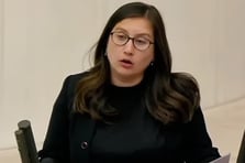 DEM Partili vekil Gazi Meclis'te yaptığı konuşmasını bela okuyarak tamamladı