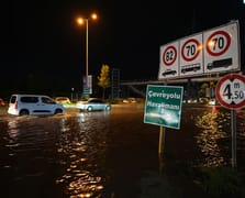 Ankara'da sağanak etkili oldu: Yollar göle döndü evleri su bastı