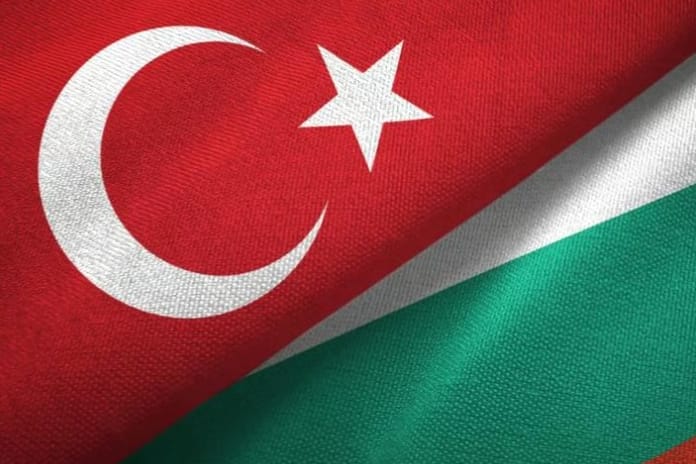 Bulgaristan'dan Türk vatandaşlarına vize kolaylığı