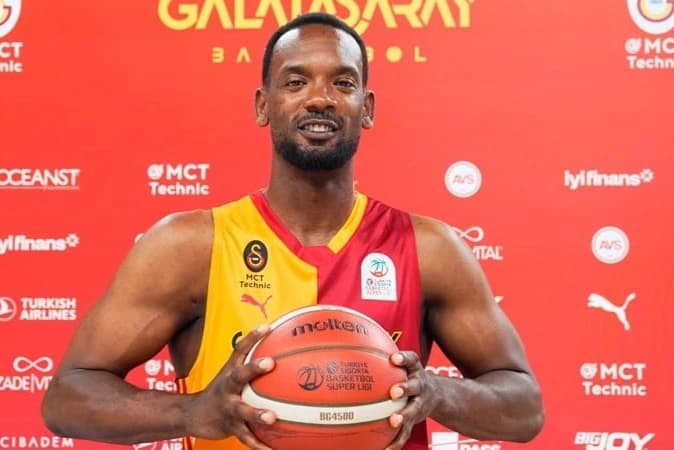 Galatasaray'ın yeni yıldızları Sinan Erdem'de meydan okudu