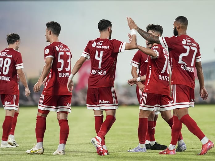 1. Lig'in açılış maçı gergin geçti: Hakemler sezonun ilk maçında gündem oldu, dikkat çeken pankart ve teşekkür mesajı