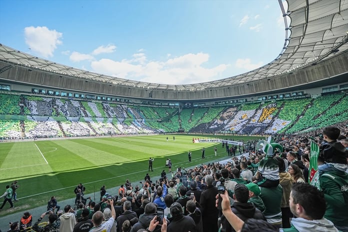 Tribünde görsel şölen