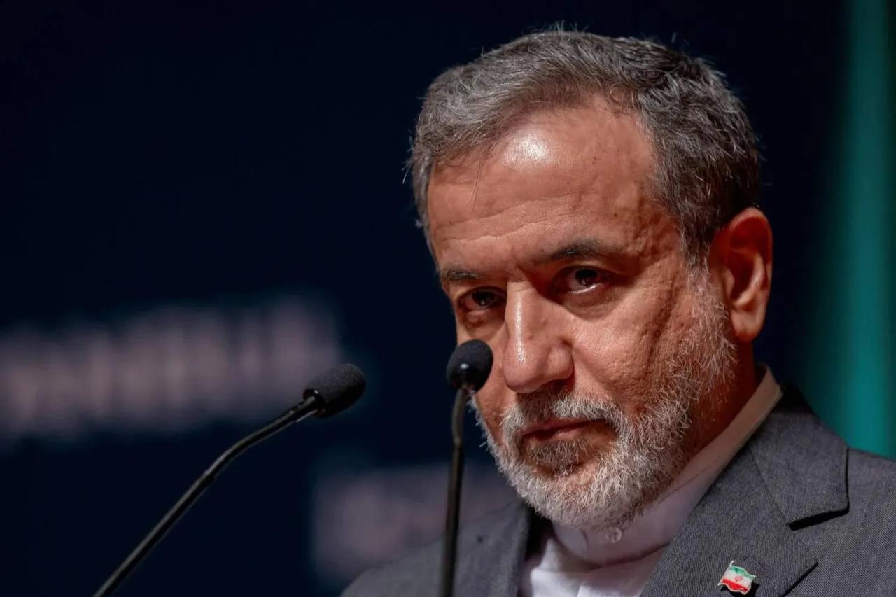 Arakçi'den Trump'ın yaptırım tehditlerine "Obamalı" cevap