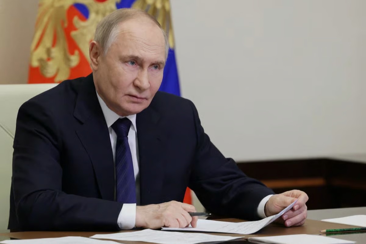 Putin Announces Plans to Cut Russian Military Spending